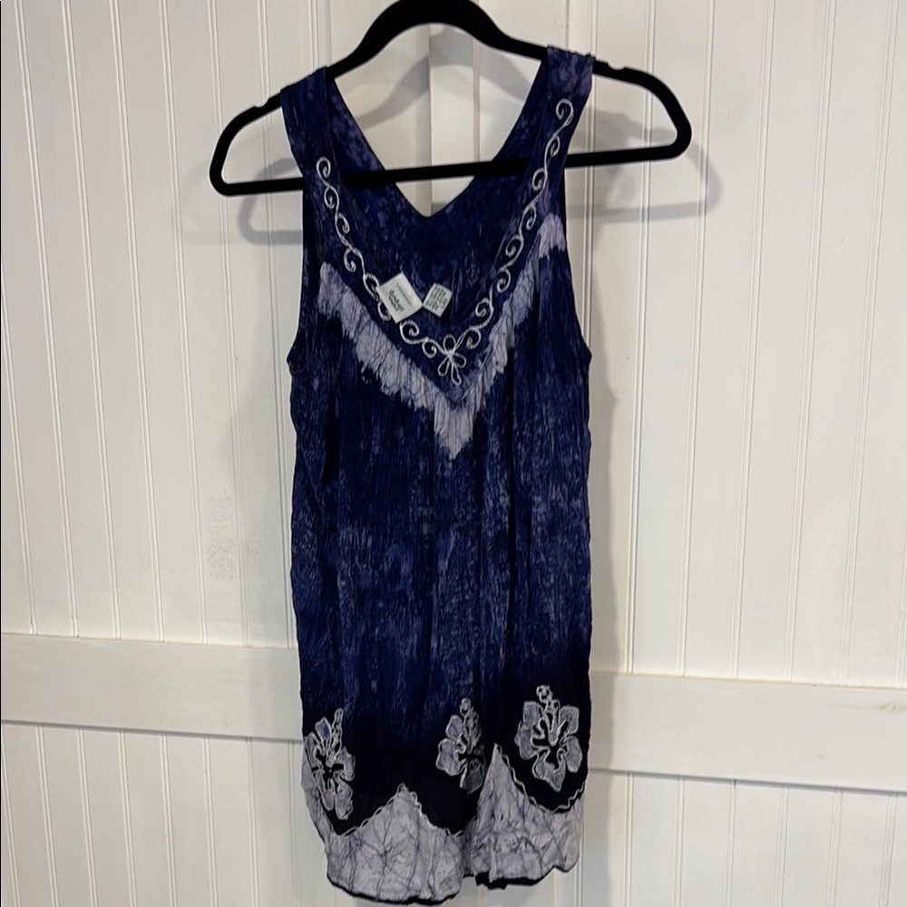Rainforest Cafe Blue & White V-neck, floral tank with Embroidery size L.